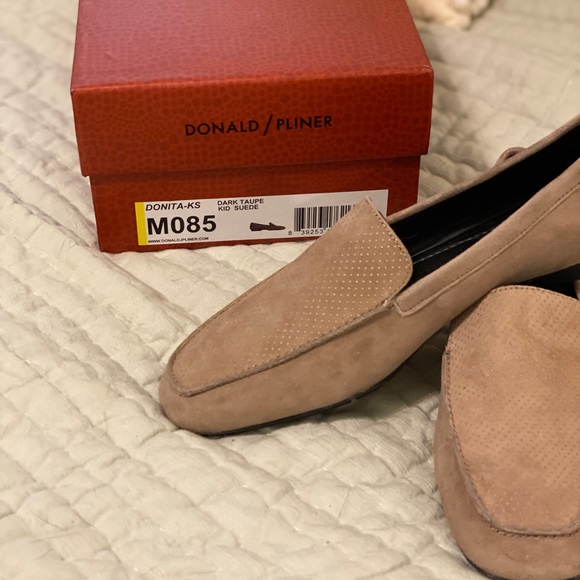 Donald Pliner Donita loafers Taupe Kid Suede 8.5 M - Picture 5 of 5